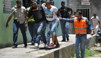 DNCD apresa 5 hombres y 2 mujeres operaban puntos de drogas
