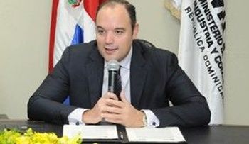Ministro de Industria y Comercio sostiene libre competencia en el mercado es clave para rebaja de precios