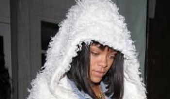 Rihanna denuncia a sus contables por dejarla en bancarrota