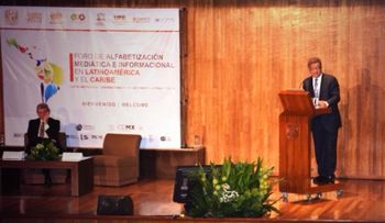 Leonel aboga por tecnología para impulsar educación y lengua española 