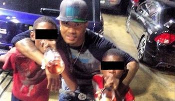 Artista urbano Guariboa dice solo se hizo foto, niega le haya dado bebida a niños