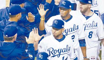 Kansas City se repone y empata la Serie Mundial