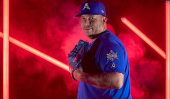 A tiro de hit para cumplir 48 años, Bartolo Colón debuta en México con los Acereros de Monclova y gana