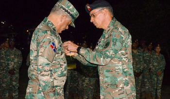Ejército reconoce a 571 miembros con condecoraciones