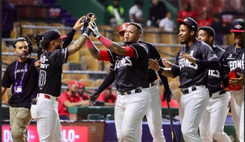 Jonrones de Lake y Maldonado dan tercera victoria al Escogido