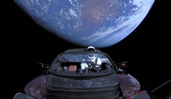 Por qué la NASA está rastreando el auto deportivo de Elon Musk