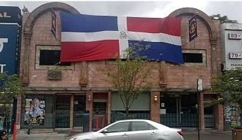 Dominicanos NY enarbolan bandera tricolor por 151 aniversarios Restauración RD