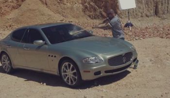 Video: René Pérez del grupo Calle 13 destruye su Maserati 