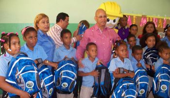 EDE Este dona 2,680 mochilas y útiles escolares a estudiantes de su área de concesión