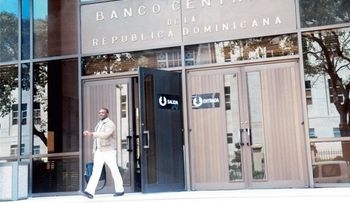 Resaltan estabilidad tasa del dólar tras atinadas medidas del Banco Central