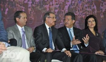CP del PLD inicia reunión; grupos protestan reclaman sanción contra la corrupción