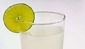 Cómo adelgazar con agua y limón