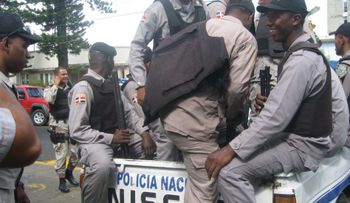La Policía busca a Carlos Manuel Paulino Reyes, acusado de ultimar a otro durante riña en Moca