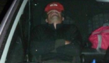 Hombre sustraía radio de carro habían robado