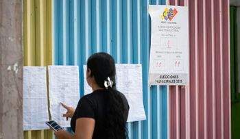 El chavismo gana las principales alcaldías y la oposición conserva municipios caraqueños