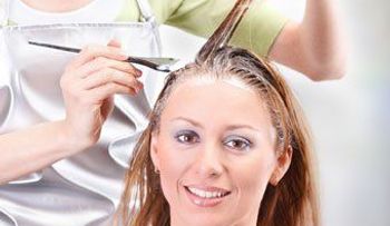 Estoy embarazada. ¿Puedo teñir mi pelo?