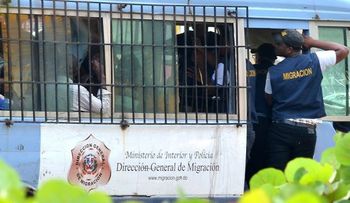 Conflicto: Católicos dominicanos advierten "nacionalismo" creciente por crisis con Haití