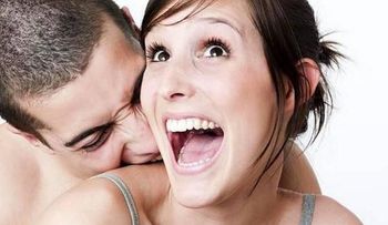 Para las mujeres, aumentar el número de amigos lleva a tener más relaciones sexuales