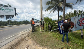 Retiran vallas publicitarias irregulares en carreteras del país