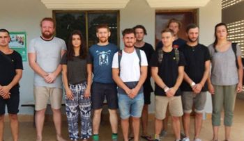 Arrestan turistas en Camboya por "bailar de forma pornográfica" y pueden ser condenados a un año de prisión 