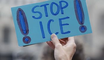 Una jueza detiene deportaciones aceleradas de inmigrantes del Gobierno Trump
