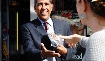 Aseguran dominicanos en NY no votarían por Adriano Espaillat 