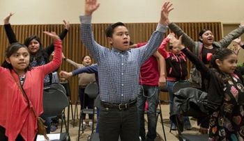 Crean coro para ayudar a niños hispanos de Nueva York