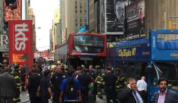 Accidente de autobuses en NY; al menos 13 heridos
