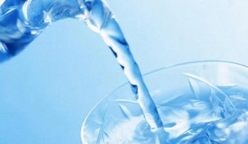 ¿A qué hora conviene tomar agua para adelgazar?