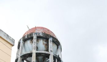 Residentes de Villa Juana denuncian falta de respuesta de CAASD por tanque deteriorado