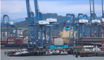 Déficit comercial de EE. UU. cae 39 % en octubre