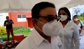 Periodista pregunta a director INVI si rezará para no caer preso