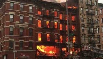 Dos heridos tras incendiarse y derrumbarse edificio en Nueva York 