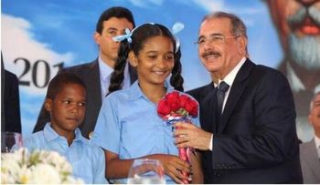 Danilo Medina deja iniciado formalmente el año escolar