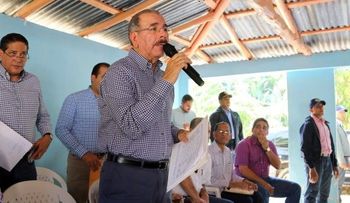 Danilo otorga financiamientos a productores por un monto que nunca específica 