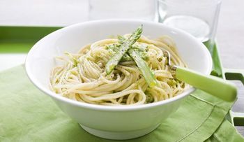¿Por qué engorda menos comer la pasta recalentada?