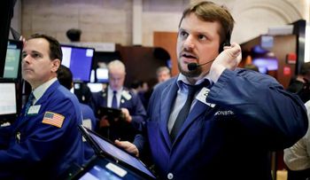 Wall Street sigue a la baja y el Dow Jones cede un leve 0,01 % a media sesión