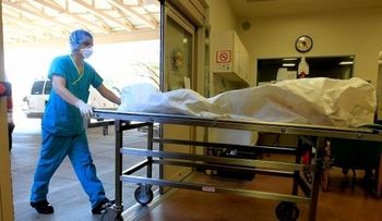 Una mujer mantiene 13 meses el cadáver de su esposo sobre una cama en Puerto Rico