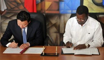 Vicepresidencia y Deportes firman acuerdo.