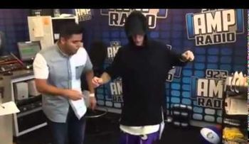 Justin Bieber bailando merengue de Toño Rosario