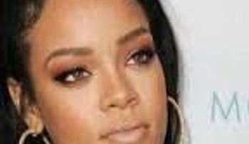 Rihanna entabla una demanda contra su padre por utilizar marca para lucrarse