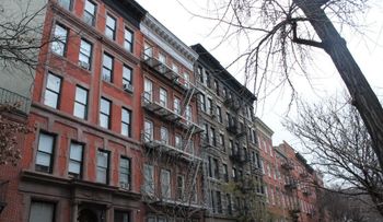 Nueva York prohíbe que se cobren comisiones a quien alquila una vivienda