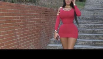 Una mujer vive para transformar su cuerpo y lucir como una muñeca (VIDEO)