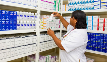 Gobierno triplica pacientes con medicamentos costosos