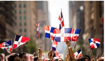 Es que somos así: dominicanos, expertos en conversar y conquistar