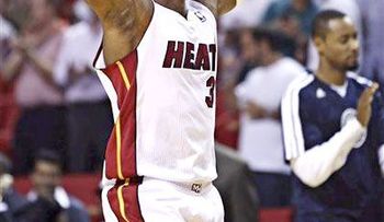 Wade lidera al Heat sobre los Clippers