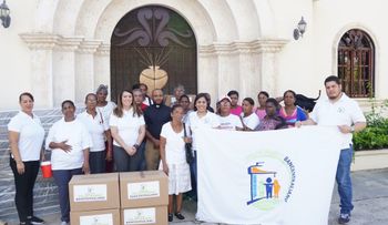 Voluntariado Bancentraliano entrega ayuda a afectados por huracán Fiona en Hato Mayor