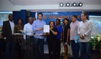 David Collado asume acuerdo para rescatar los servicios y ordenar la ciudad