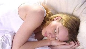 Dormir con mucha luz puede aumentar el riesgo de obesidad