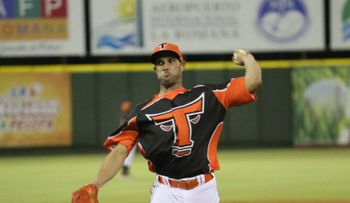 Raúl Valdés como el buen vino lanza otra joya de picheo de 11 ponches; Leones vencen Águilas; Toros a los Gigantes